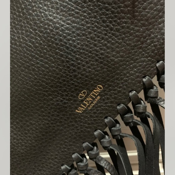 SOLD!!!!


Authentic Valentino Rockee Fringe X-Large Clutch - Picture 2 of 6